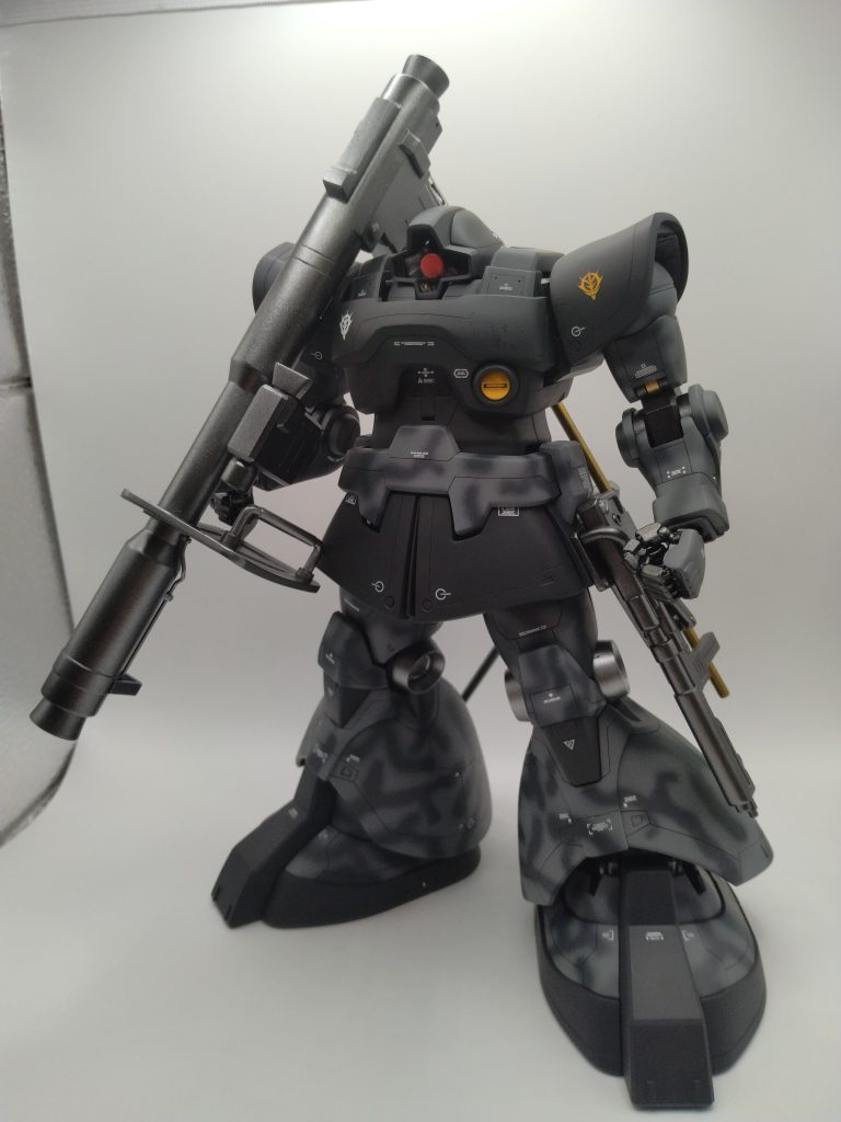 もし市街戦にドムが投入されたらという設定で制作開始。今から戦うという雰囲気を出したかったのですが、上手く伝われば（笑）