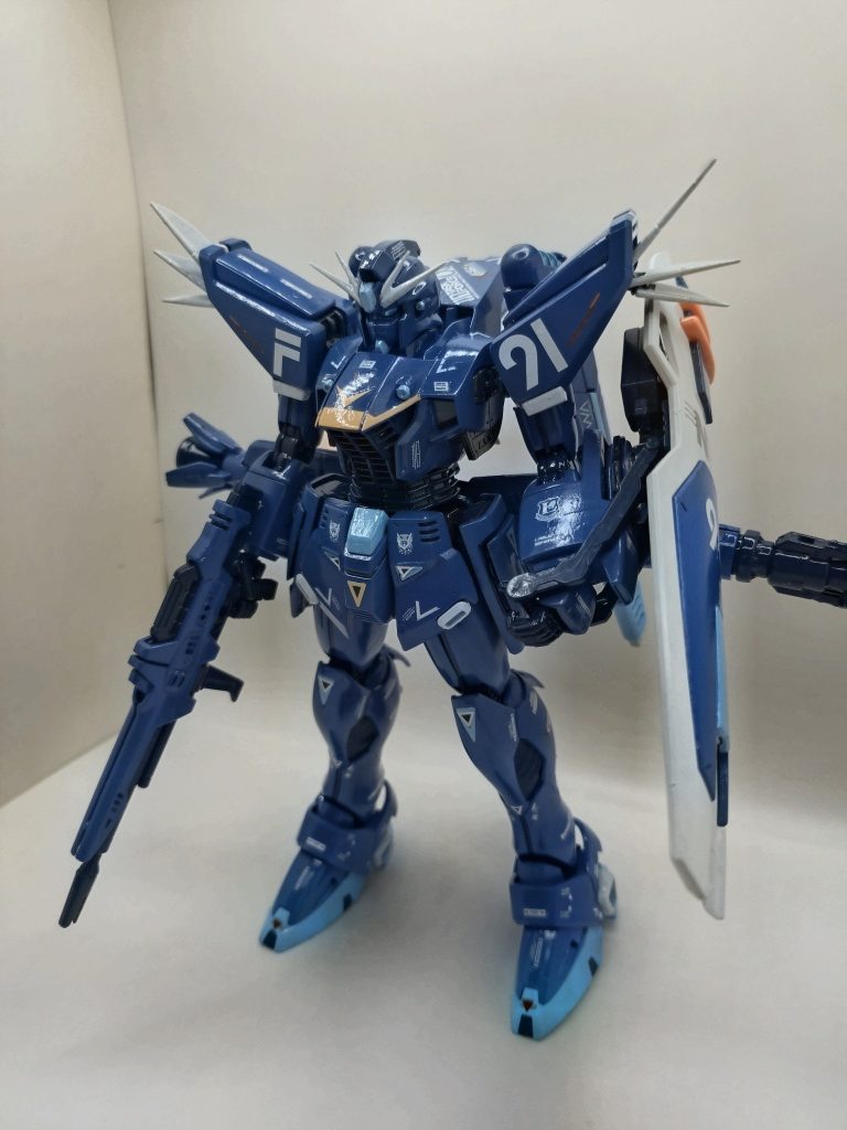 本体等をブルーにして、他にスカイブルー、ホワイト、ダークブルーなどでブルー系でまとめました。