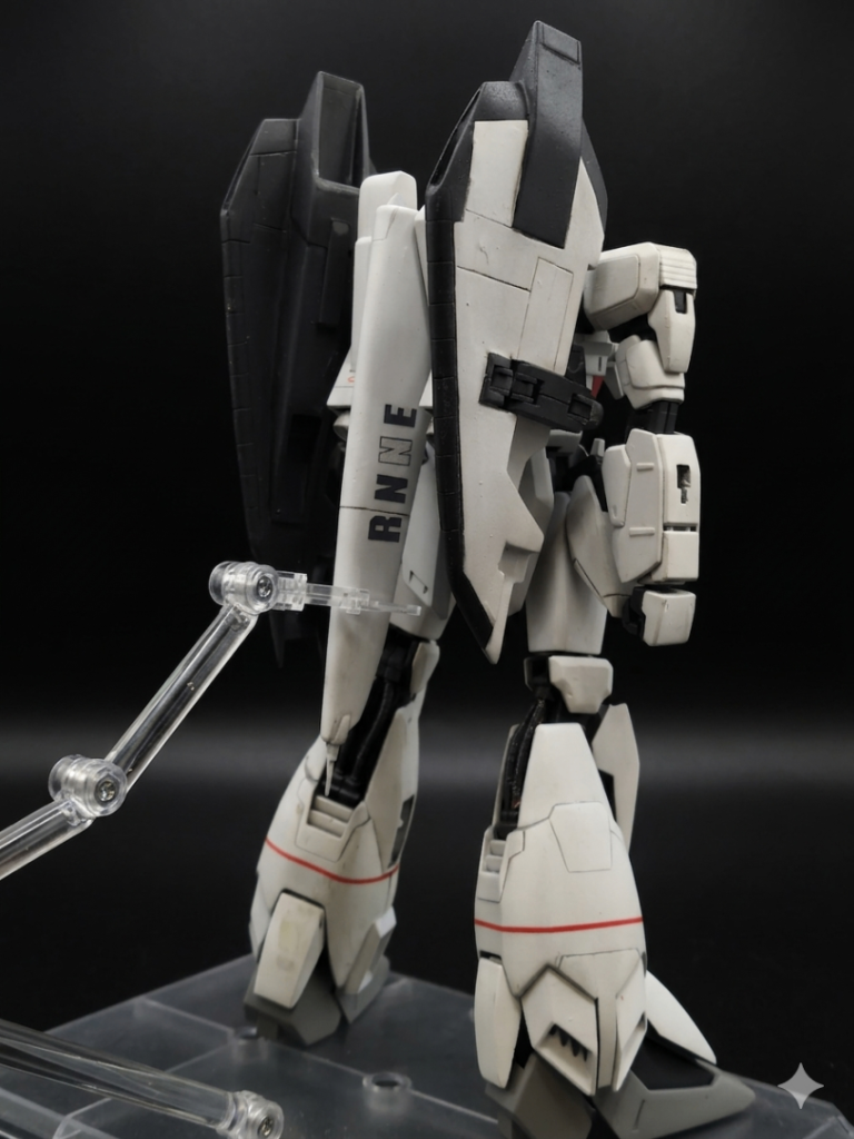 バック特徴的なフライングアーマーは主にプラ板をヒートプレスしたものを加工して製作しております