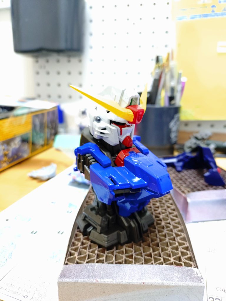 塗装の雑厚塗りのせいでパーツのダボ部分が太くなりすぎてハメるのに苦労しました。外すの無理かも…