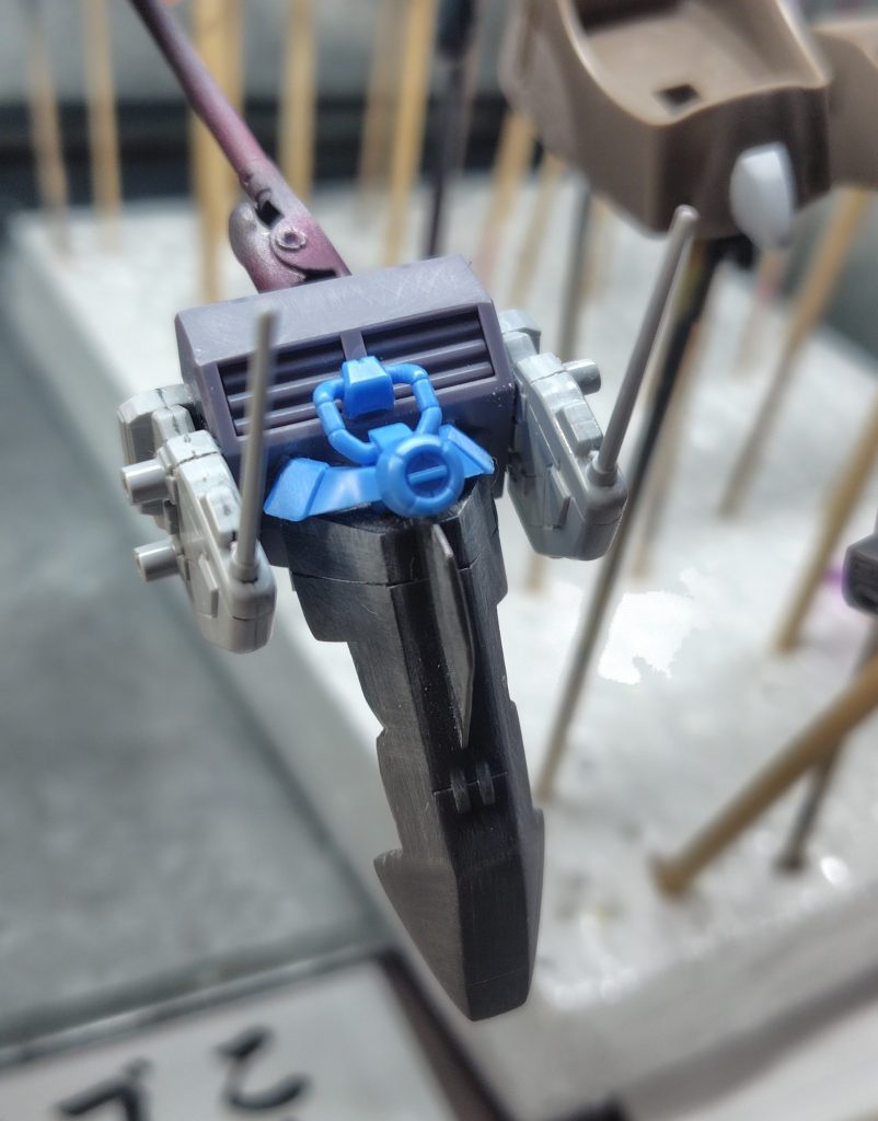 バックパック作製中の様子。使えそうな部品を適当に組み合わせております（わら）
