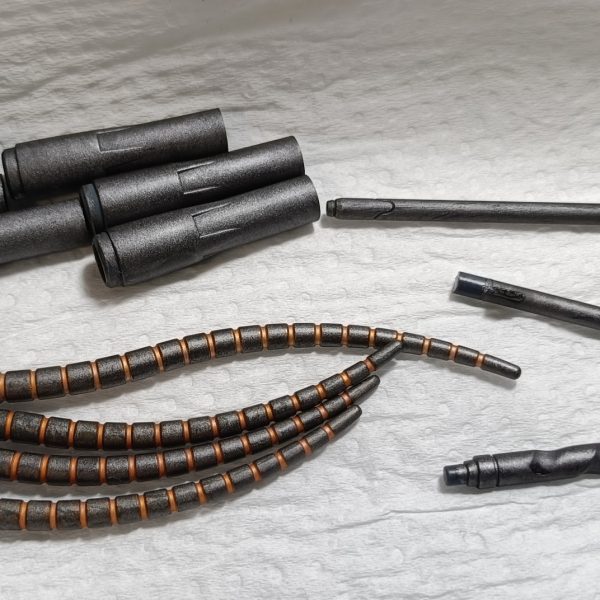 武装だけ先に完成させてモチベを上げようとする謎の製作ルーティンが出来てきましたね。今回に限ってはパーツが大きい分時間かかっちゃって、本体と分けた製作は理にかなってたなと思いますた。（2枚目）