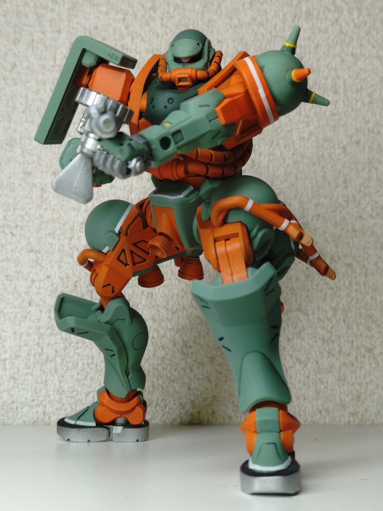 ガンプラは自由！こんな遊び方が出来るのも醍醐味ですね。ちなみに、東海道線には変形しませんw