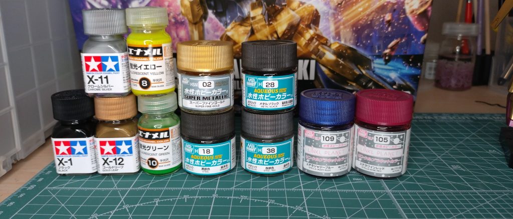 使用した塗料です。何も考えずメタリックを塗装してたのですが、通常の塗料と勝手が違って戸惑いました。