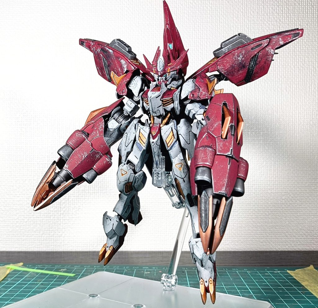 追加ブースター及び対MA用ガントレット(仮)。天式ブースターの翼をレクスのバックパックに付けれるようにミキシング、また、ビルド系に見えるような部分を加工し雰囲気を合わせました。対MA用ガントレット(仮)はアメイジングズゴックの腕にアメルプスにあるでかい爪をミキシング、中身をくり抜いてレクスの腕をはめ込めるようにしハンドパーツ接続穴の奥に3mm穴空けて棒で接続保持してます。