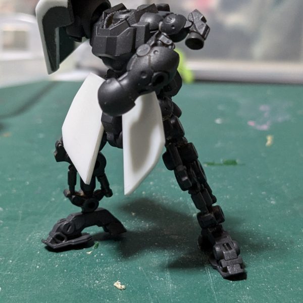 アーティファクトのギラ・ドーガを重装型に改造しつつ、ポーズ変更してます。νガンダムのマスキング地獄から少し現実逃避です。（2枚目）