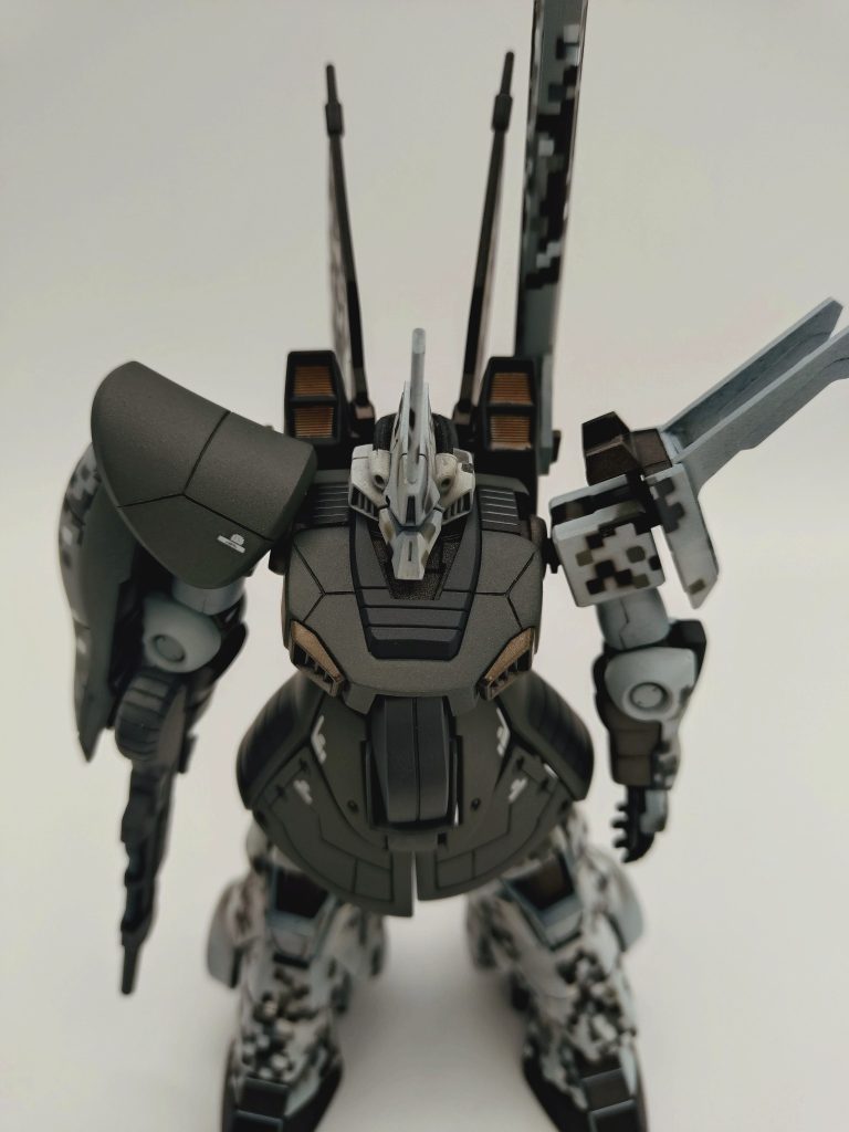 ディジェを制作するにあたり、何がしたいか考えた時に、キリマンジャロ頂上での雪のシーンを思い出し、雪上仕様としてデジタル迷彩塗装にしてみました。