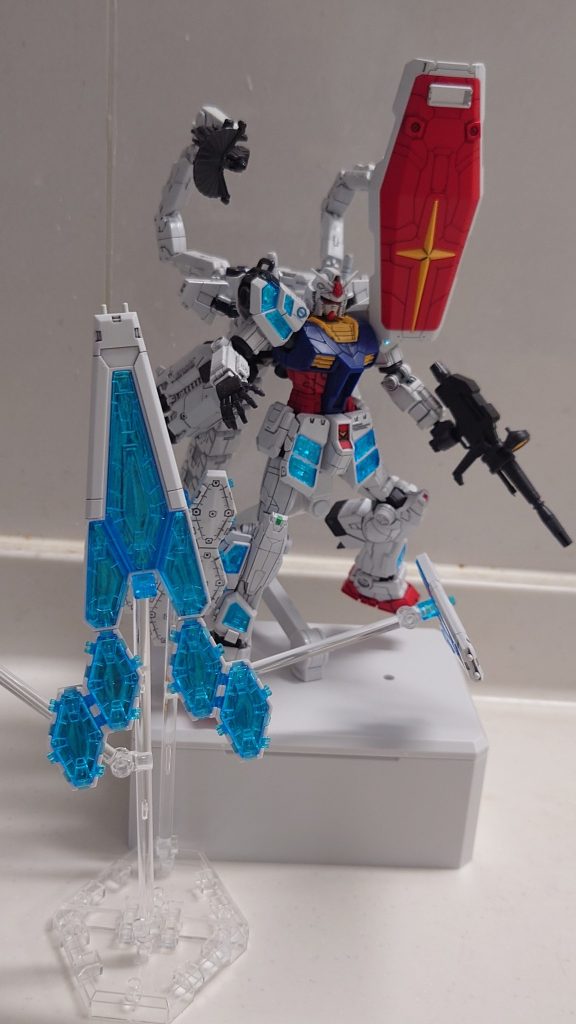 グラスフェザーにはサブアームもありますし、ファンネルのように飛ばせます(gundam-kao6)