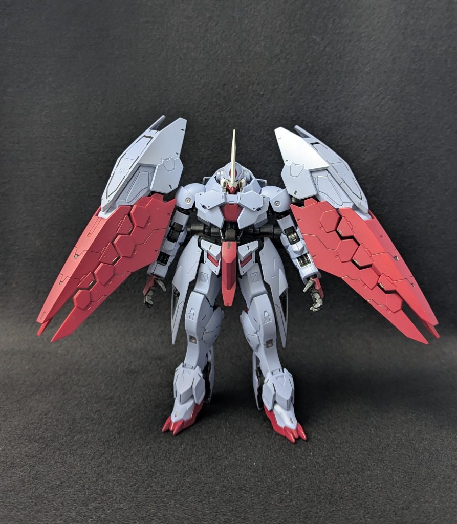 正面からザガンと同じように腰部から生えたアームには龍の頭のようなファングプライヤーという武装が装備されています