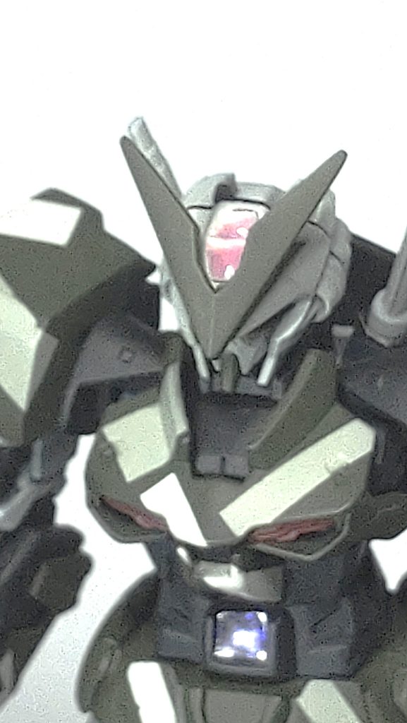 頭にもレジンを装着しました。程よいアクセントになったと思います。