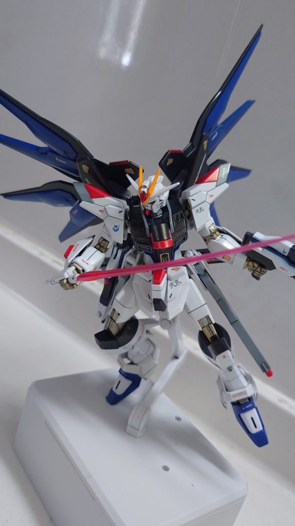ビームサーベル色を塗ったらポロポロならないかと思ったらそうでもない(gundam-kao9)