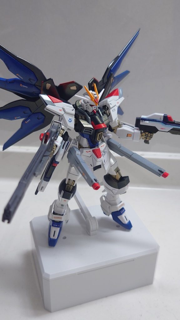 腰部レールガン展開！