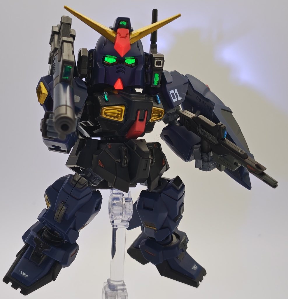 大変見づらいのですが、肩アーマーのスラスター？は市販パーツを接着して多少のディテールアップを図っています。せっかく工夫したポイントなのに画像を撮り忘れてました☹️