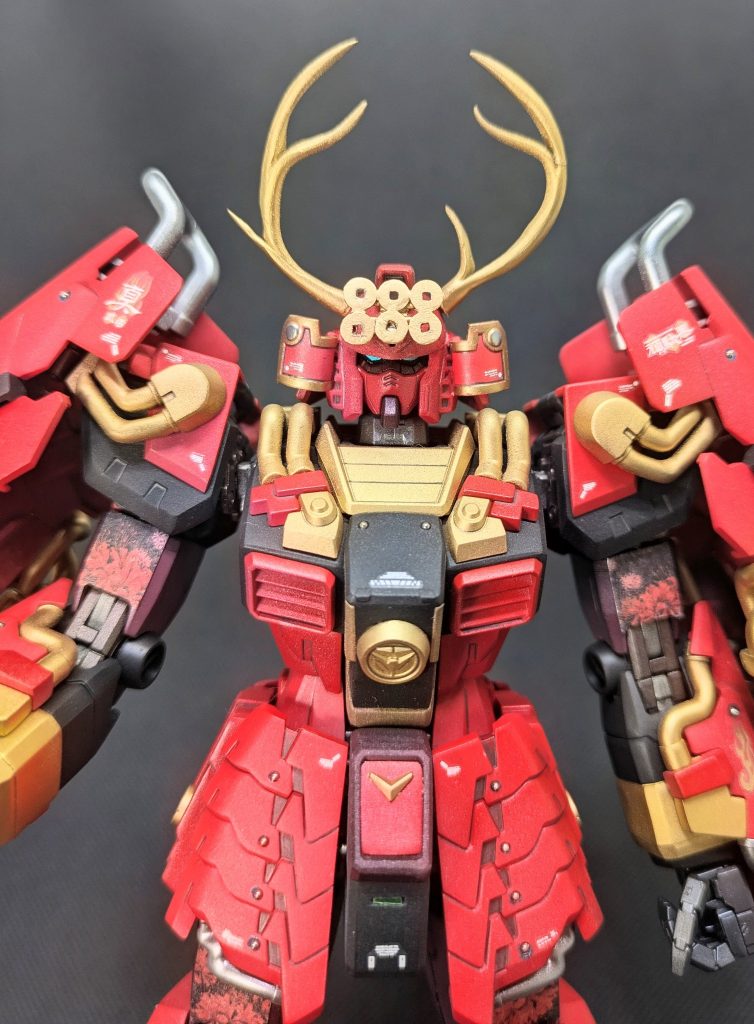 　　　ウエストショット✨️機体各所、特にフロントアーマーやバックアーマー、アンクルアーマーにメタルボールをふんだんに使用して鎧感を出してみました👍️