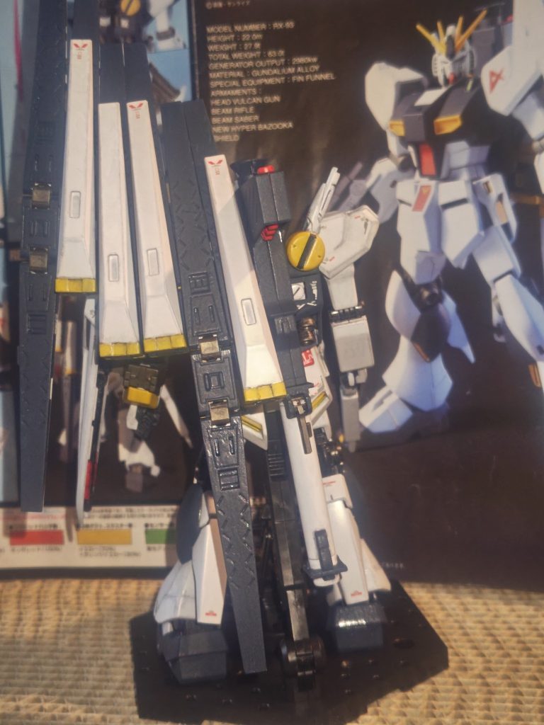 ニューガンダムの後ろ姿です😊
