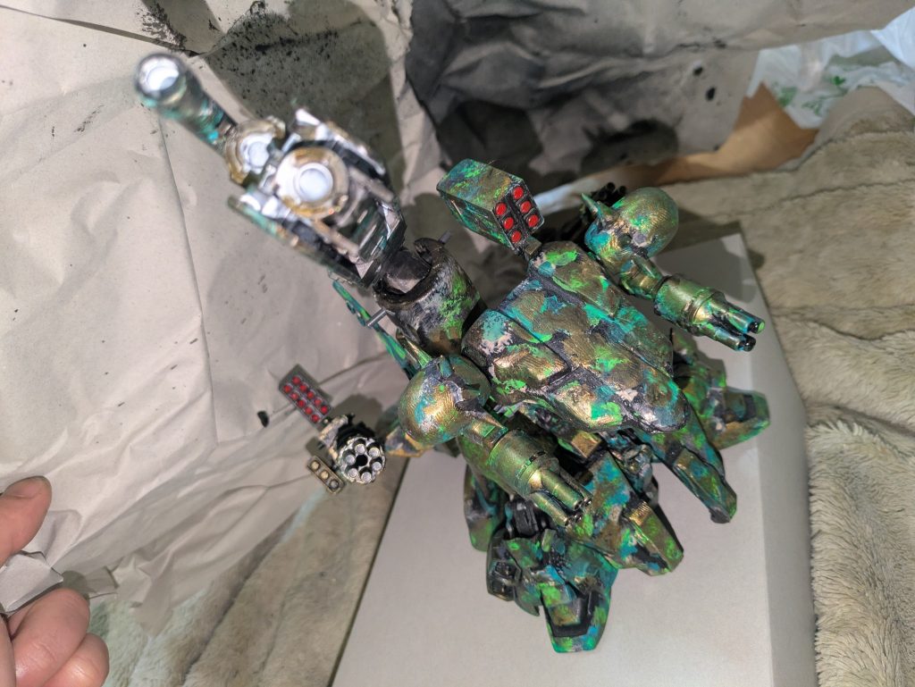 ↑これは砲を折りたたんだ状態です🙇機体自体はこの角度だと迷彩柄なこともありわかりずらいですね(ーー;)