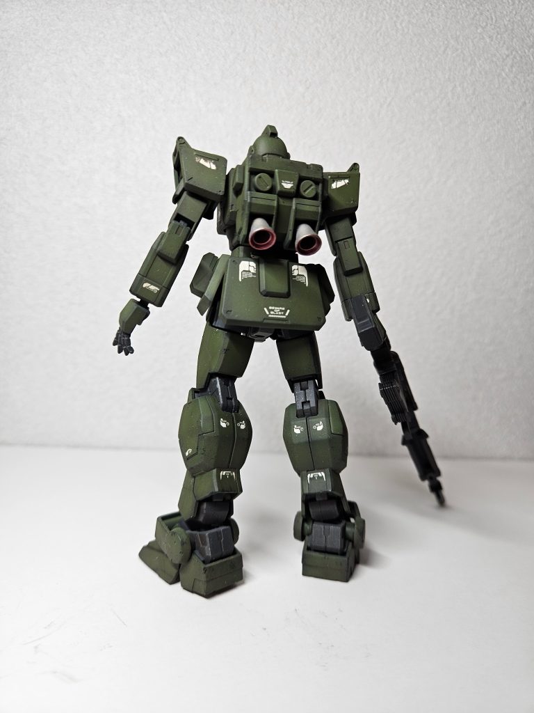 後ろ姿も特に大きな工作は入れず、基本通りに組んで全塗装しました
