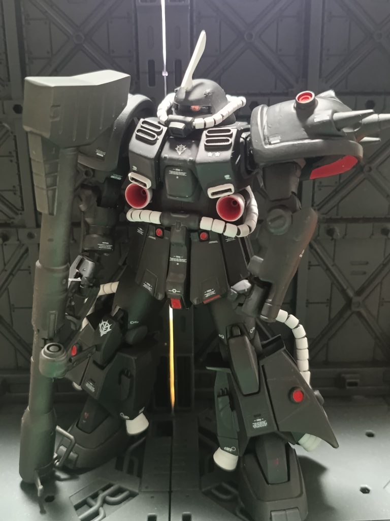 本来なら3連ターレットシリンダーマシンガンと大型ヒートホーク的な近接武器を装備してるみたいですが今回は通常のジャイアントバズーカを持たせてます