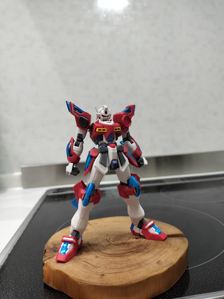 作品名：HGカミキバーニングガンダム<p>カミキバーニングガンダム なかなか進みません😮‍💨 肩は神シールから ブルーのクリアパーツに変更　 刀の鞘尻部分をプラ板で ちょこっとデザイン変更と 丸いディテールをブルークリアパーツに変更しました💦</p>

