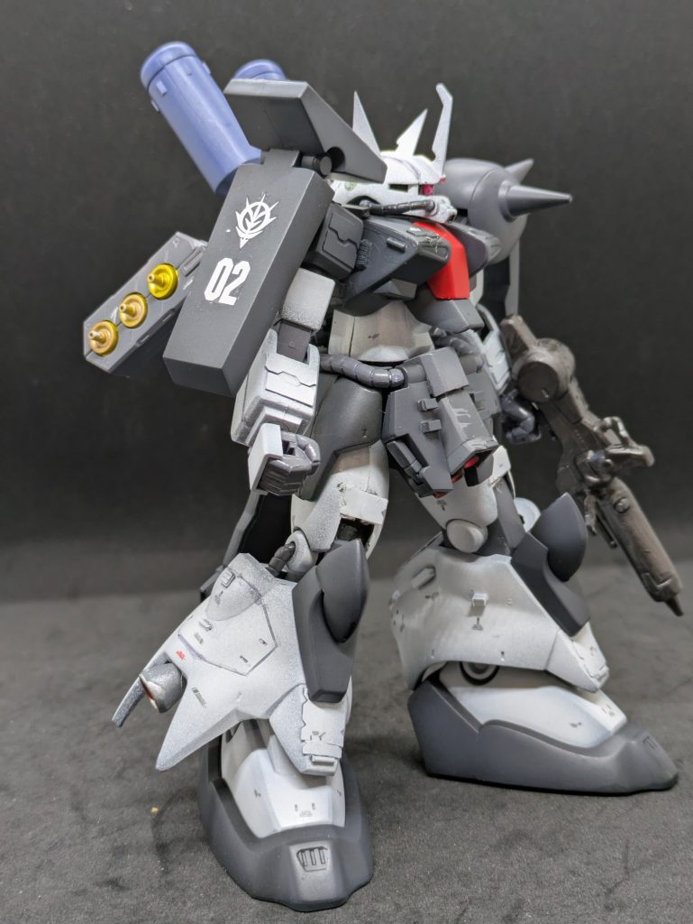 【まお艦隊の機体番号（UC0088 ）およびパーソナルカラー＆搭乗機体】まお艦隊での機体番号は「02」。当初まお大佐が機体番号にこだわりがあるため「018」としており、ソフイア中尉の機体番号が「01」であったが、女性パイロットが増えると「大佐に落とされた順番」と揶揄されたため、「02」とした。大佐以外は全員女性であり、全て同年代である。シャアとガルマは同期からの憧れの存在であったという。01：まお大佐（黒）Rジャジャ→ザクIII改02：ソフィア中尉（なし）ザクIII改03：リンダ中尉（紫）バウ→ザクIII改04；グリシーヌ大尉（青）ドライセン→ザクIII改05：花火中尉（黒）ザクIII改06：ロリィ中尉（ピンク）リゲルグ07：レズリー中尉（茶色）リゲルグ※順次公開予定。お楽しみに！（全然作ってないけど・・・）