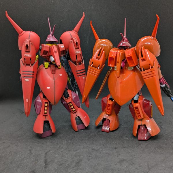 旧キットRジャジャの素組みの方が完成しました。うーん、分かっていたとはいえ、今まで出来が良いとされてきた旧キットダブルゼータシリーズと比べるとキツイですねー。このキット自体が決してダメとは思わないのですが、HGUCと並べると如実ではないでしょうか？HGが私にとって、かなりの満足な出来ので、コレをどのようにいじるのか悩むところです。気になるところは背の高さが違うのと、頭部の形状かな。頭部の設定がではなく、全体の設定の方の絵を参考にしたからでは？と思います。胴は寸胴ですが、設定画はこっちの方が近いです。意外とマッシブなんですよね、R・ジャジャはー。今風じゃないですがwでも昭和のプロレスラー体型なのも悪くはないんだよなー。悩みますね。まお大佐仕様のHGUC「Rジャジャ」を作りつつ、色々自分のできる範囲でやれることをやってみます。&nbsp;（3枚目）