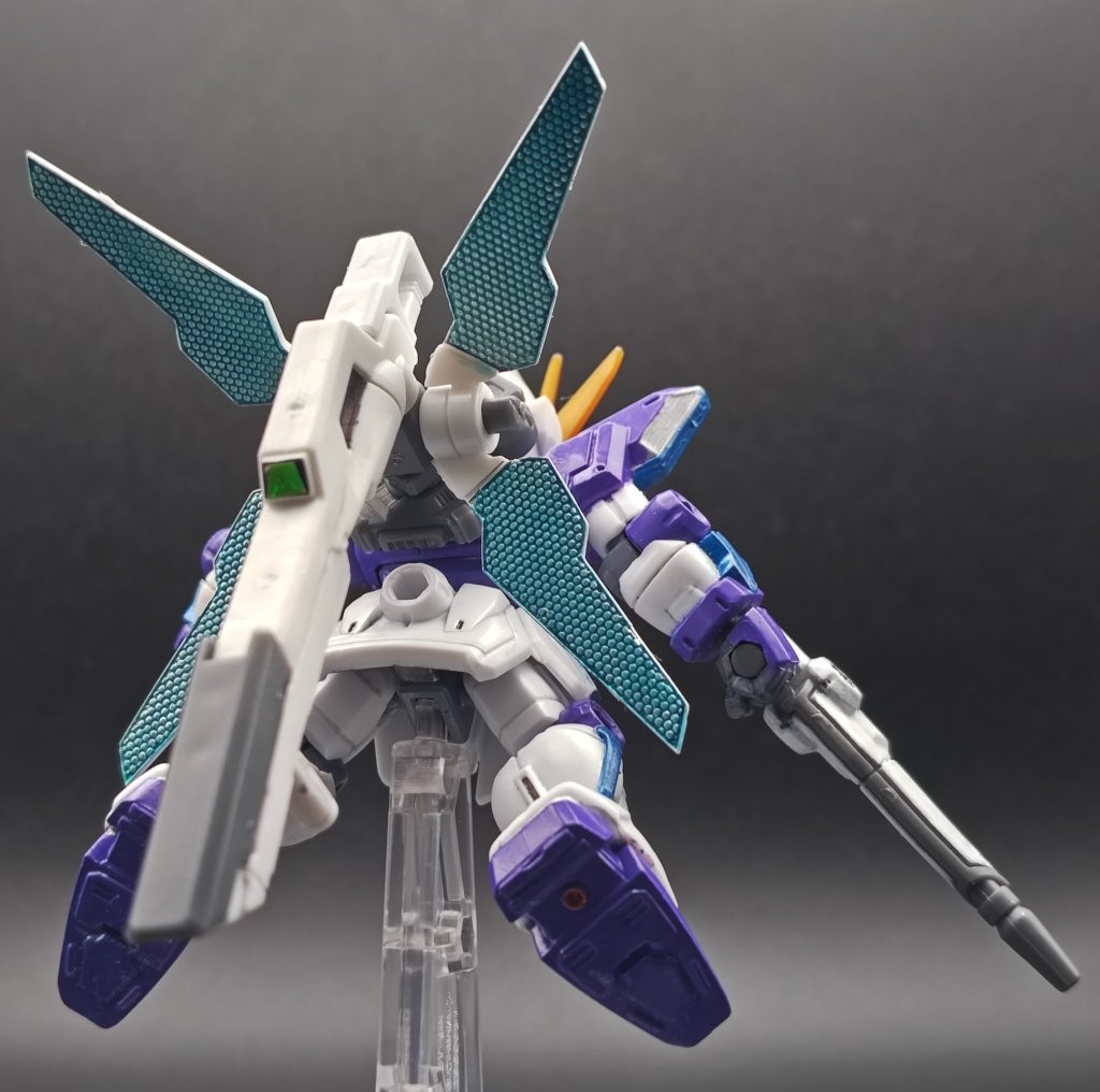 ホバリングモードっぽく。リフレクタは昔作った旧1/100キットのメッキの色味を思い出しつつ塗ってみました。