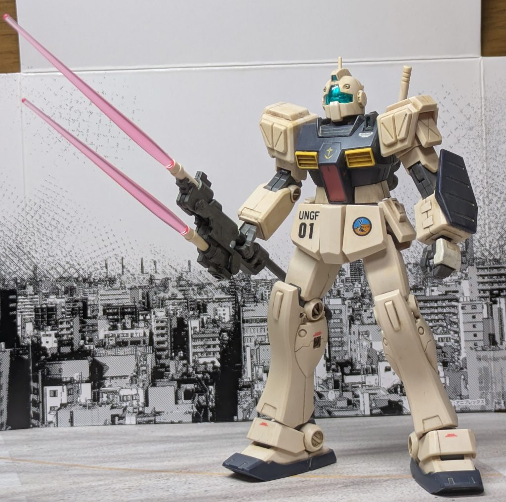 ジムⅡ・セミストライカーは基になったジムⅡに一年戦争時末期にジム・ストライカーで採用されたウェラブルアーマーを両肩部に使用。左腕にはフルアーマーガンダムで採用された小型シールド、そして前述のジム・ストライカーで使用されたツイン・ビーム・スピアを主武装として装備している。更に機体OSも至近距離での格闘戦に特化した物に換装。その調整は搭乗パイロットに合わせて行われるので実質的にそのパイロットしかまともに扱えない専用機となっている。そんなピーキーな機体だが近接戦闘力はパイロットの技量と相まって仮想敵のジオン残党MSは勿論、模擬戦でジェガンに勝利するほどの高さだった。
