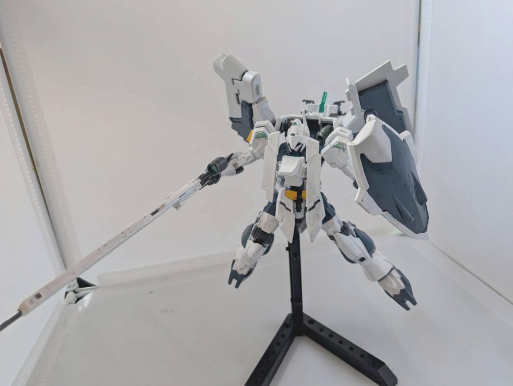 TR-xxxxx0　ヘイズル・フォーリナー青いゲルググがTR計画により無理矢理規格化された機体。背中のフルドドは固定式で取外しは出来ない、脚等はTR-1ヘイズルの脚を細身に改造したものを装着されている。エース相手には無茶だが、並のモビルスーツなら勝てる性能だったが…