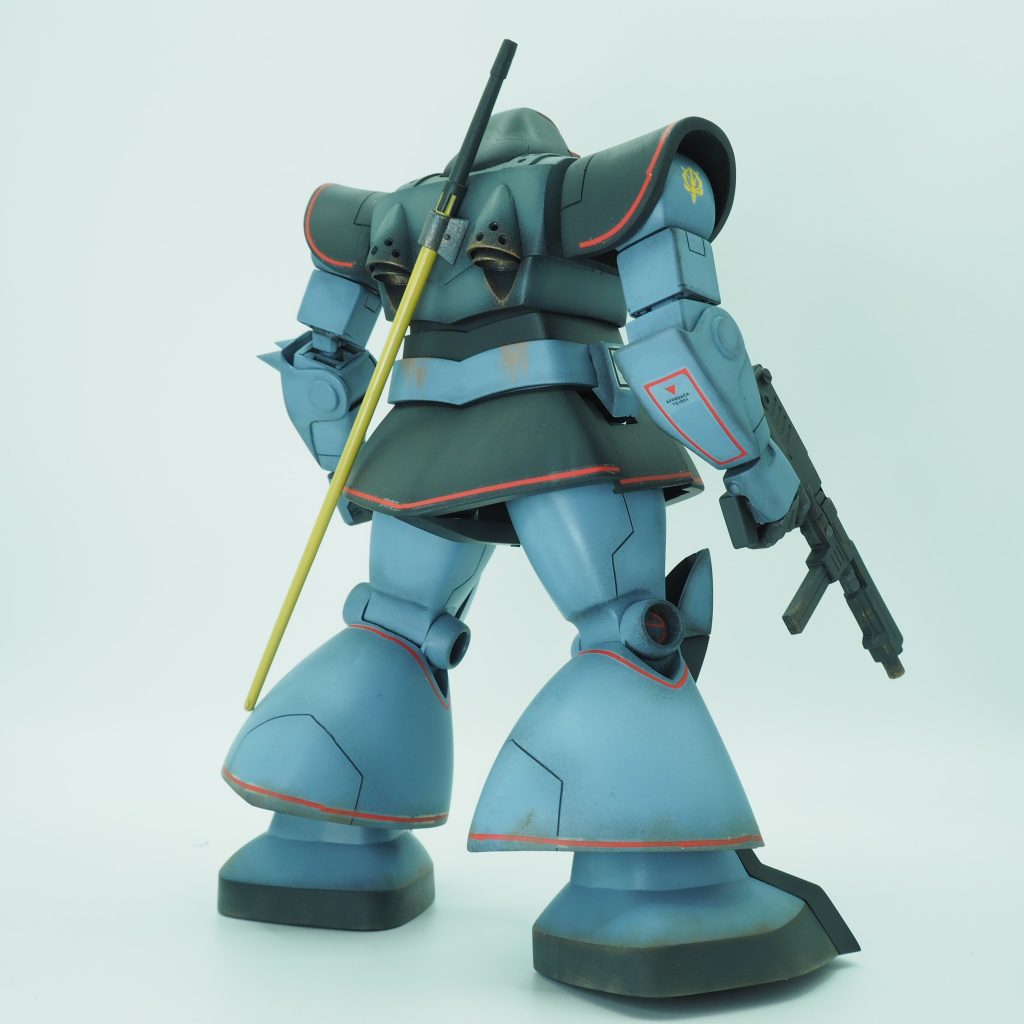 旧1/100リアルタイプシリーズのドムです。各所の関節新造+パーツ分割による可動化で自由なポージングができるようにしました。