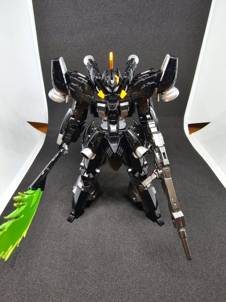 正面から出来るだけオリジナルのゲルググに近くなるように、調整して見ました。