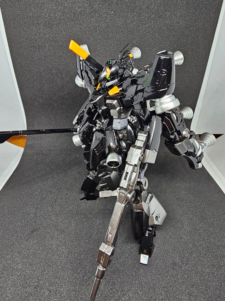 30MMのヴァルデノヴァのライフルを使用し、ゲルググと言えば薙刀と思い。ラーガンダムからビームジャベリンを拝借しました。
