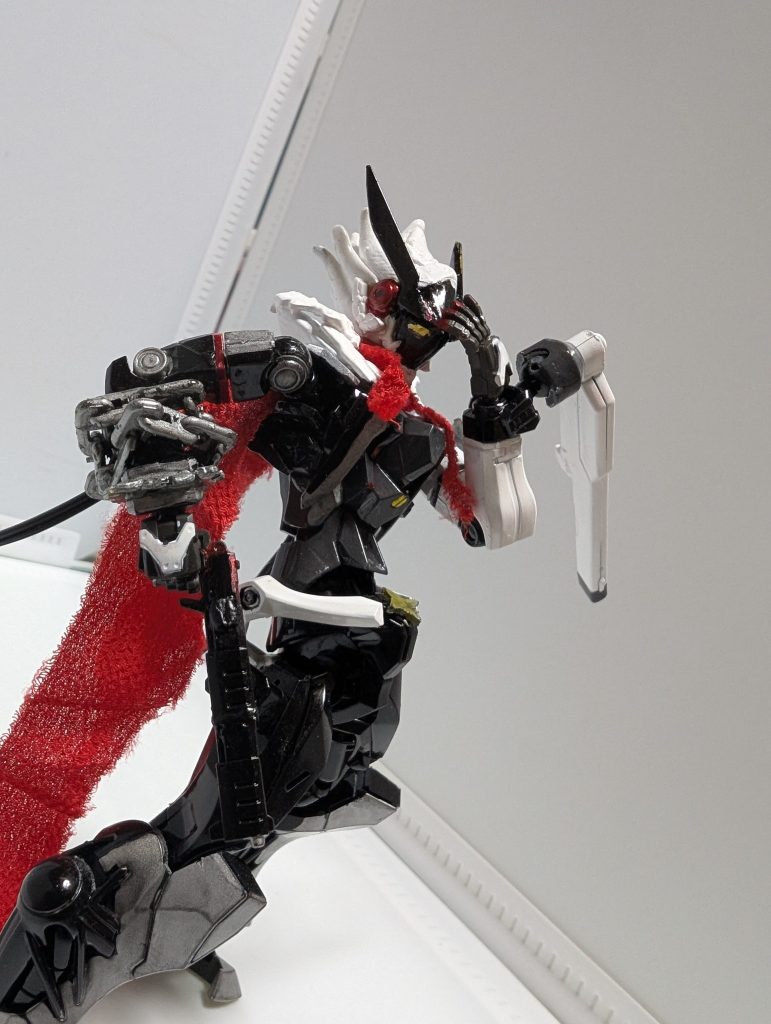 鎖の部分は赤いガンダムのハンマーから頂戴しております（普通に塗装すると割れるから接着ゴリ押ししてます）