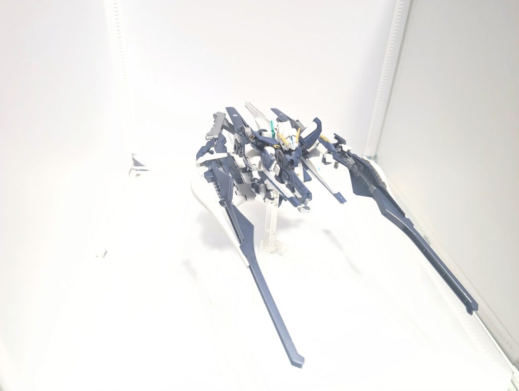 フルドドii・マンタレイドッキング形態ナラティブA装備を参考に考えられた形態。ヴェスバー装備している機体は前方に向く為前方の火力は非常に高くまたフルドドiの武器も残っている為に近接もこなせる、M.E.P.E発動も可能。