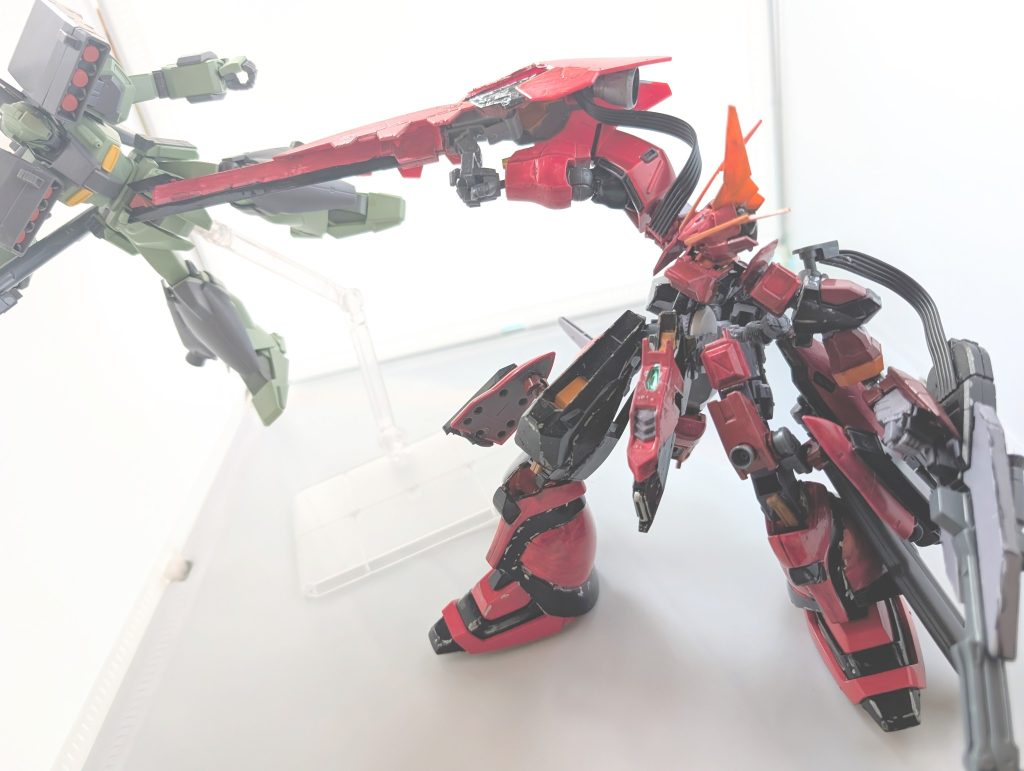 これはスタークジェガン最終型を倒すハイゼンスレイ・スカーレット