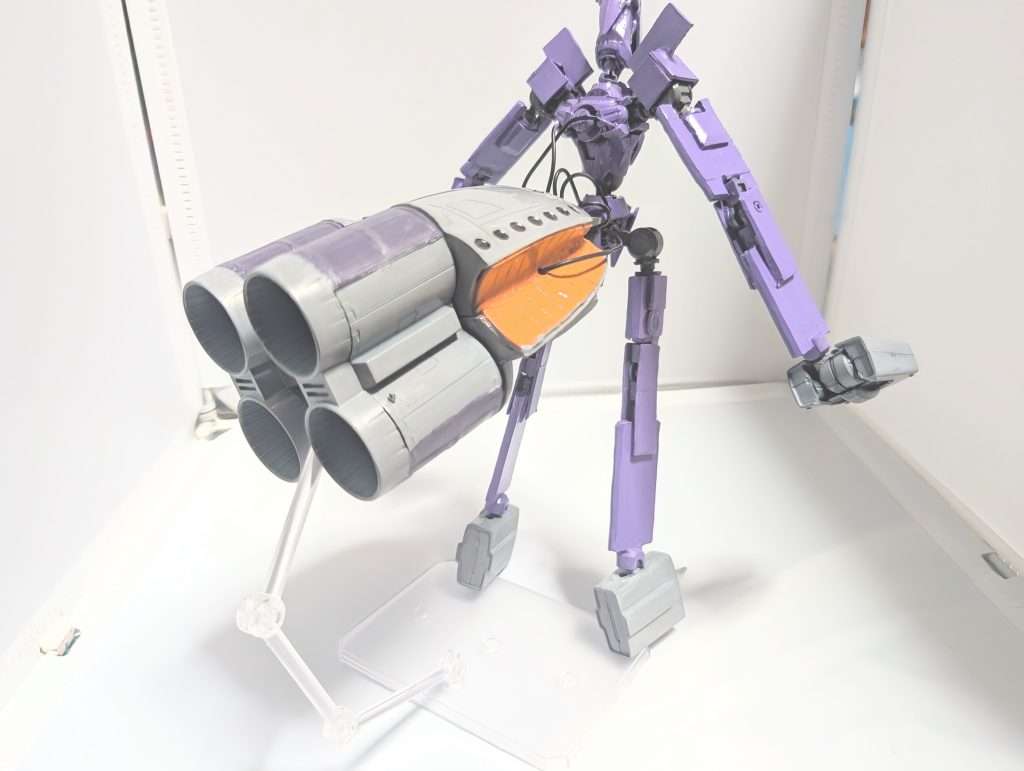 お尻の部分が重くてスタンドなしでは立てません…