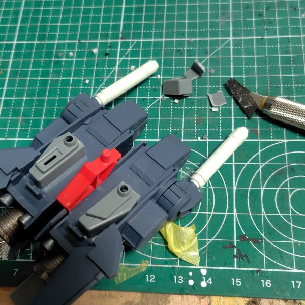 あちこち削ったり切ったりして仮組み完成。旧キットの方はなかなか手に入りにくいものなので加工するのに勇気が入りましたがミキシングがこんなに楽しいとは！ハイパーメガキャノンのジョイントはボールデンアームアームズを使って動きやすくしました。（7枚目）