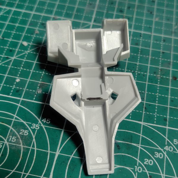 あちこち削ったり切ったりして仮組み完成。旧キットの方はなかなか手に入りにくいものなので加工するのに勇気が入りましたがミキシングがこんなに楽しいとは！ハイパーメガキャノンのジョイントはボールデンアームアームズを使って動きやすくしました。（5枚目）
