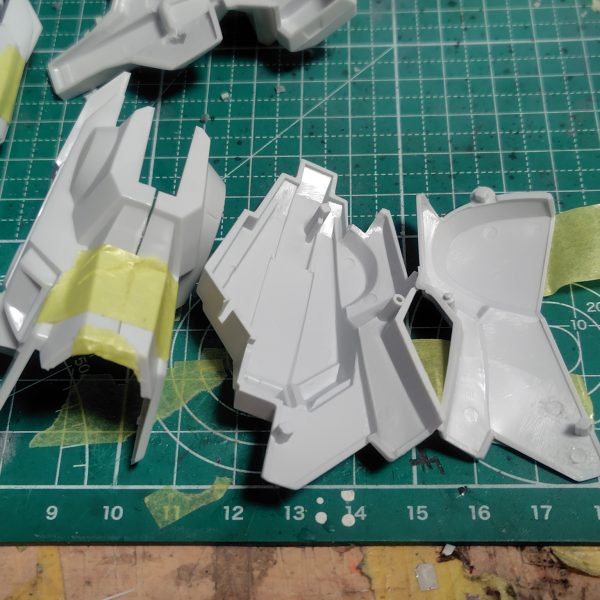 あちこち削ったり切ったりして仮組み完成。旧キットの方はなかなか手に入りにくいものなので加工するのに勇気が入りましたがミキシングがこんなに楽しいとは！ハイパーメガキャノンのジョイントはボールデンアームアームズを使って動きやすくしました。（4枚目）