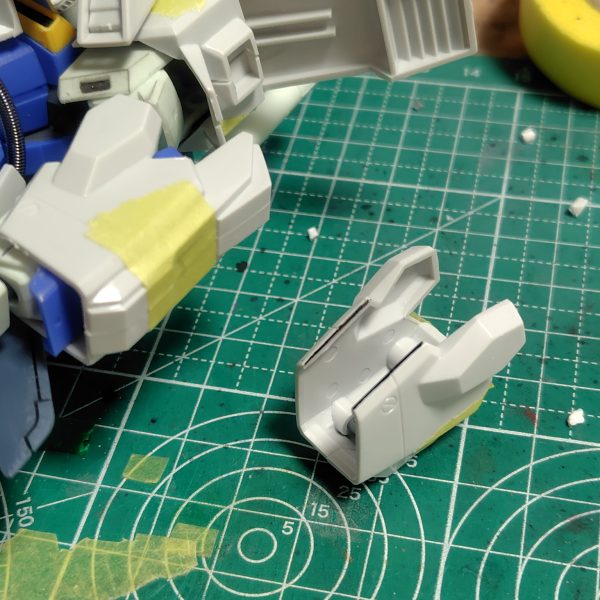 あちこち削ったり切ったりして仮組み完成。旧キットの方はなかなか手に入りにくいものなので加工するのに勇気が入りましたがミキシングがこんなに楽しいとは！ハイパーメガキャノンのジョイントはボールデンアームアームズを使って動きやすくしました。（3枚目）