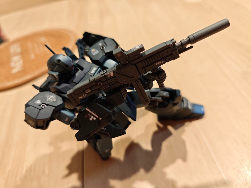 狙撃から格闘戦までを高いレベルでこなす。