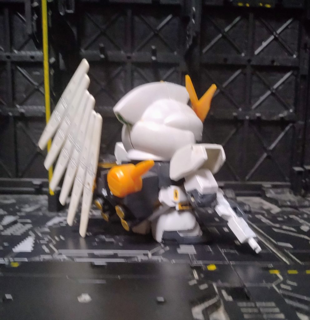 後ろ姿フィン・ファンネル！