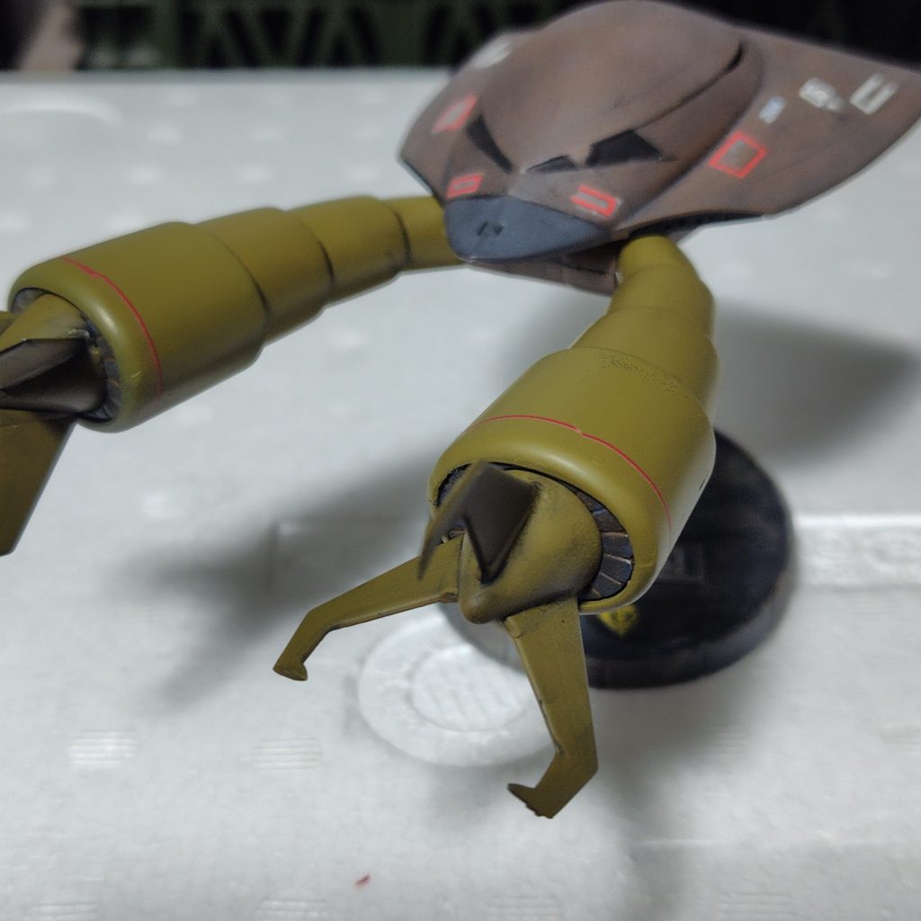 腕の蛇腹？を別パーツで作ろうかと思いましたが、今回はシンプルに作ろうと思ったので、無改造です。