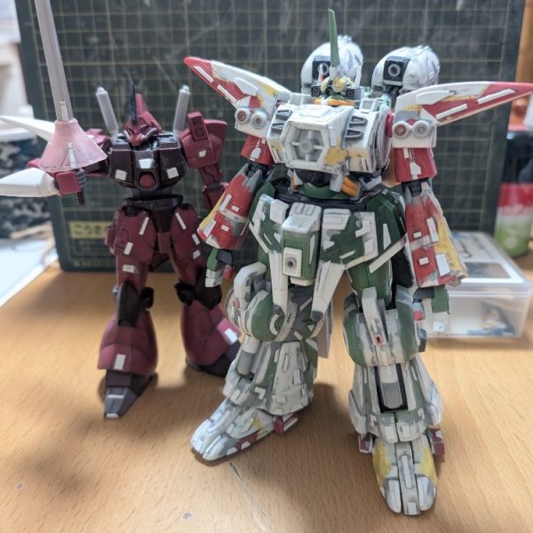 プラ板貼りが終わり見ての通りうるさい位に貼ってますこれでやっと塗装に入れますガズアルもスジ彫り失敗箇所を隠すようにプラ板w
