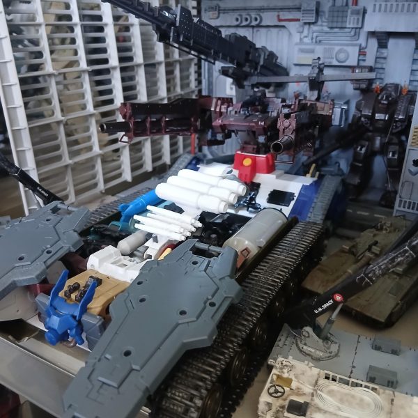 コレ完成しても投稿しないと思うけど……AC作ってます前に30MMのミキシングでガンプラのビームサーベル一本だけ使って削除されてたのあったけど、50%以上ガンプラ使用して無いと削除されるとか、もっとルールを明確にしてもらいたい……最近ガンプラが入手しやすくなり、こんなのも作れますよってマネしてくれる人が増えたら良いなと思います決してガンスタさんを荒らしたい訳では無いので‪………&nbsp;（2枚目）