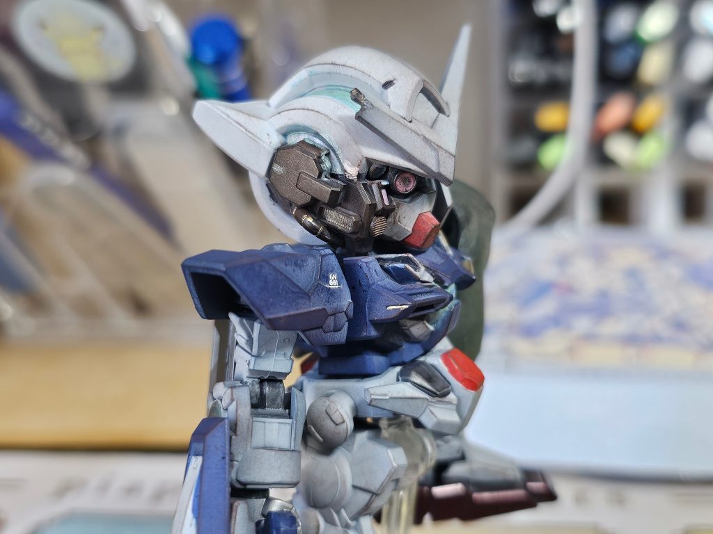 頭部は参考画像見ながら似たような形のパーツないかジャンクから拾いだして作成。リペアといえばティエレンから流用した赤い瞳が特徴ですね✨