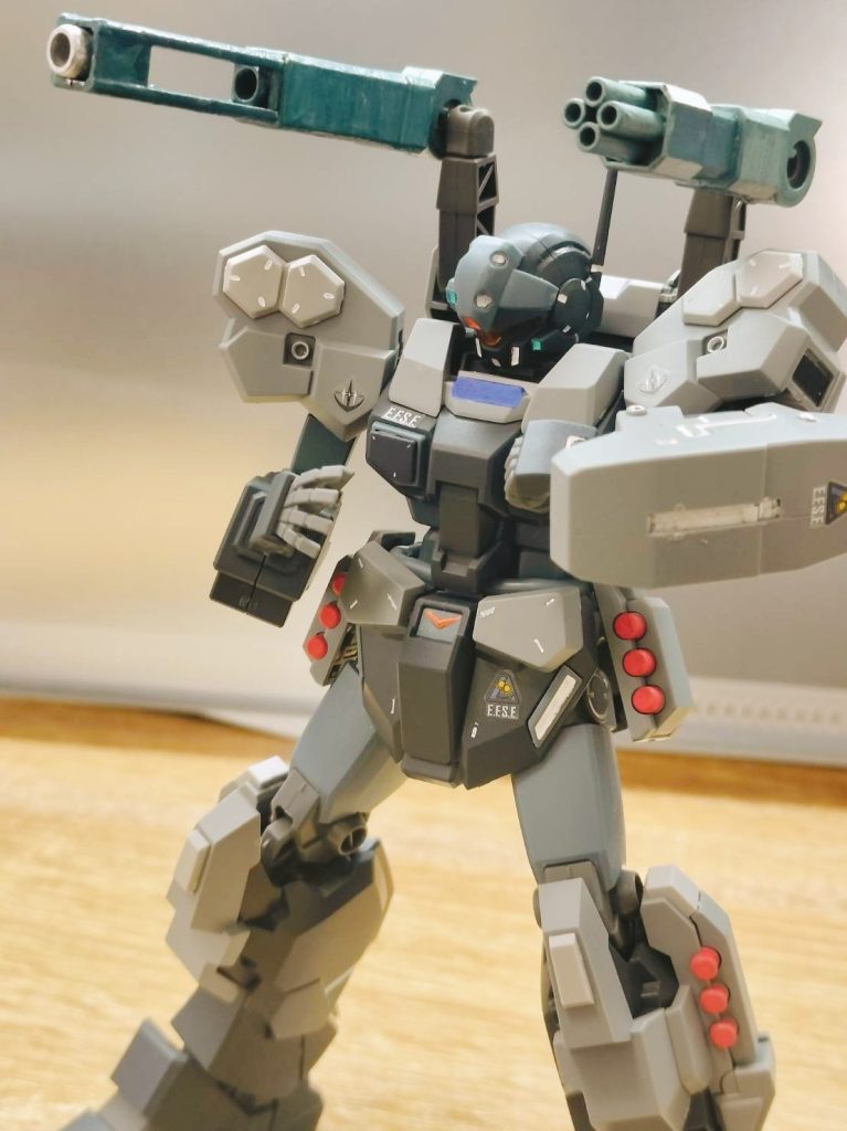 首も気持ち延長してるので、顎がその分引けます肉抜きも埋めたかったけれど、あまり目立たないので埋めずに制作を終えました