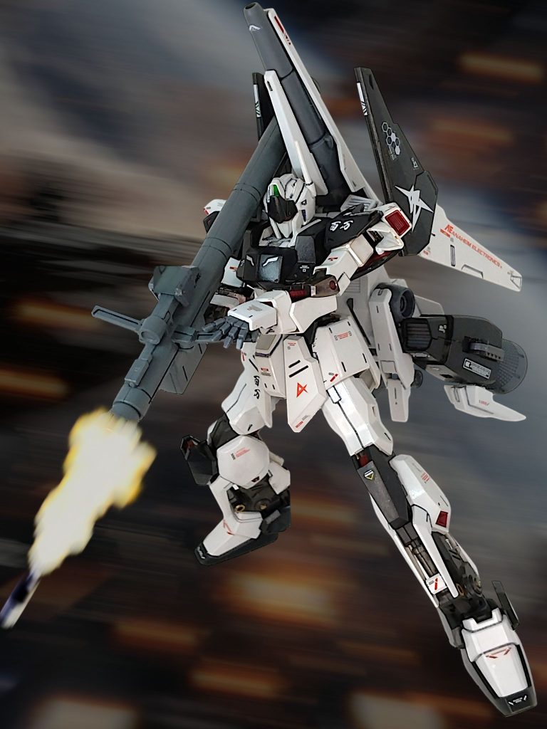 配色は白・黒に赤の差し色やはり、デルタガンダムがベースのHGBF百万式とHG百式はシルエットが異なりますねビルド系の再販は難しいのかな・・・(gundam-kao9)