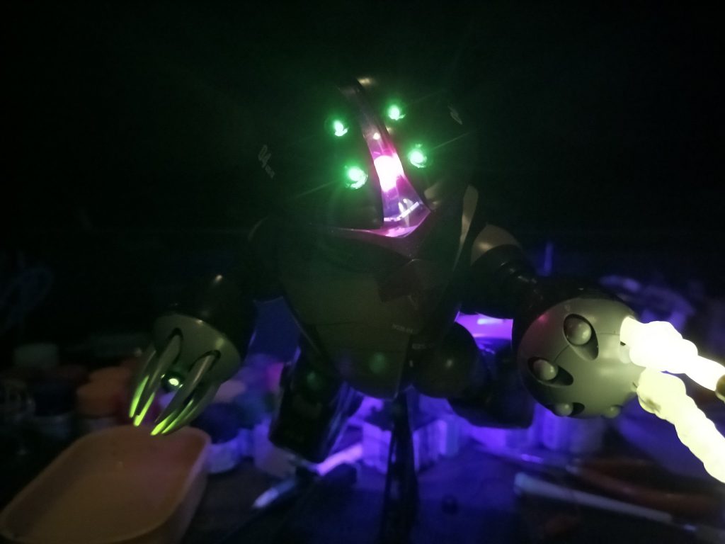 暗めで
