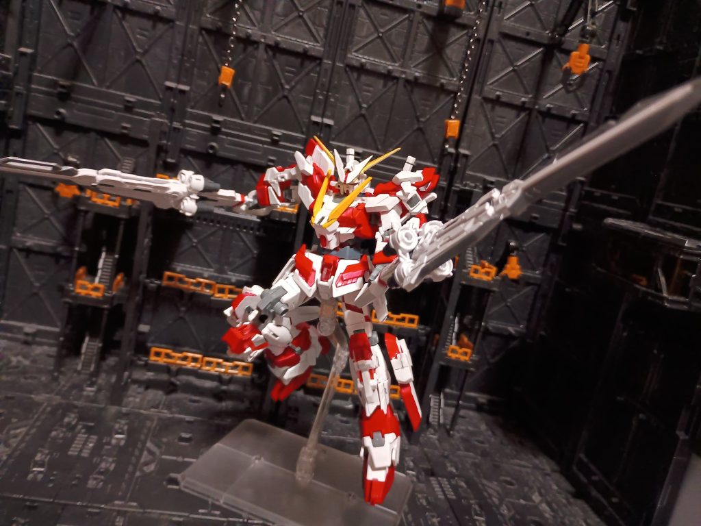 ユニコーンガンダム極同様、カレトヴルッフを装備。