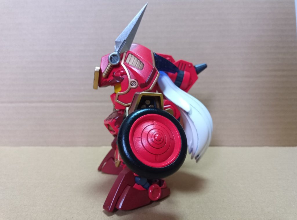 武者ガンダムといえば鎧がサポートメカに合体するギミックですが、この紅武者はバイクの装甲が鎧になり、フレームが騎馬になるというのがメチャクチャ格好良くてガンダムシリーズの全機体の中で一番好きです。